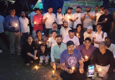 मेडिकल लैब टेक्नोलॉजिस्ट संघ उत्तराखंड का अनिश्चितकालीन धरना 42वें दिन भी एकता विहार देहरादून में जारी, ताली बजा कर जताया विरोध