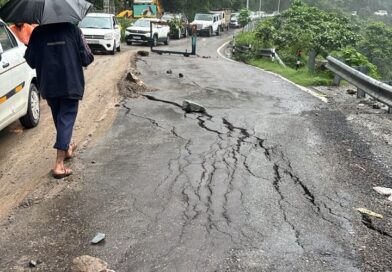 देहरादून-मसूरी मुख्य मार्ग पर पानी वाले बैण्ड पर मार्ग क्षतिग्रस्त, आवाजाही बंद
