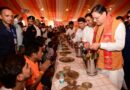 हरकी पैड़ी से लेकर कांवड़ यात्रा मार्ग पर हेलीकॉप्टर से शिवभक्तों पर पुष्पवर्षा, CM धामी ने पांच शिवभक्त कांवड़ियों का चरण प्रक्षालन कर उनका सम्मान किया