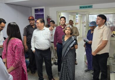 निदेशक चिकित्सा शिक्षा डॉ. आशुतोष सायना ने दून मेडिकल कॉलेज चिकित्सालय का किया सघन निरीक्षण, व्यवस्थाओं में लापरवाही पर दिए कड़े निर्देश