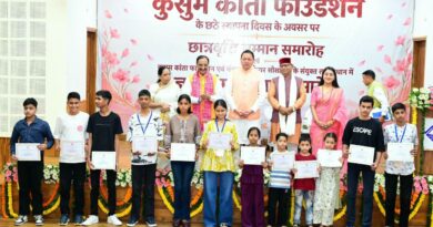 CM धामी ने शिक्षकों को सम्मानित किया और मेधावी छात्र-छात्राओं को छात्रवृत्ति प्रदान की