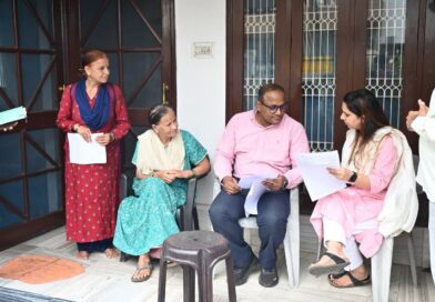 मुख्य निर्वाचन अधिकारी डॉ बी.वी.आर.सी. पुरुषोत्तम ने  विशेष गहन पुनरीक्षण अभियान के तहत देहरादून के रायपुर विधानसभा क्षेत्र में मतदाताओं से बातचीत की