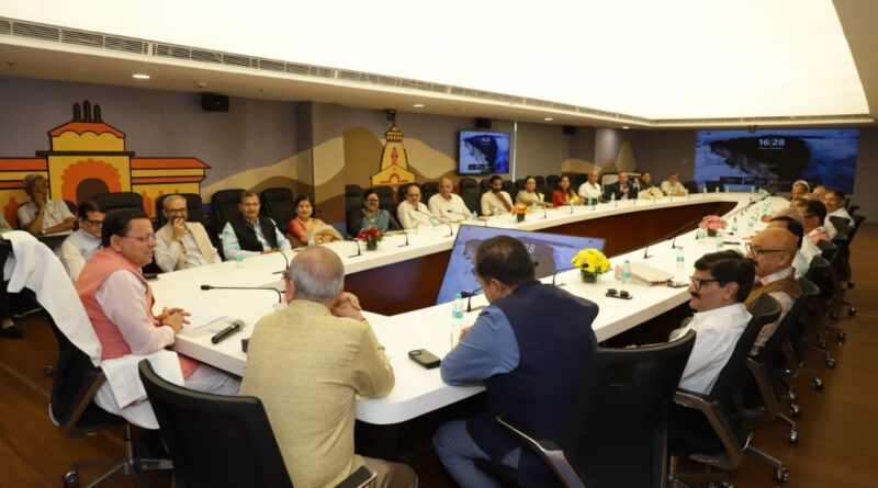 बुद्धिजीवियों से संवाद में मुख्यमंत्री धामी ने साझा की उत्तराखण्ड के विकास की प्राथमिकताएं