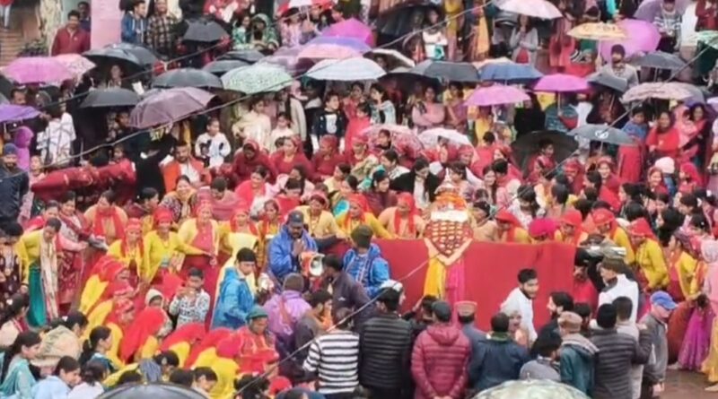 उत्तरकाशी के गोरशाली में बारिश के बीच सेलकू मेले का भव्य समापन, ग्रामीणों ने देव डोली के संग किया रासो-तांदी नृत्य
