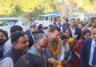 गैरसेंण सत्र के बाद श्रीनगर से सड़क मार्ग से देहरादून निकले सीएम धामी, कहीं भी चाय कहीं किया लोगों से संवाद, ऐसे जीता दिल