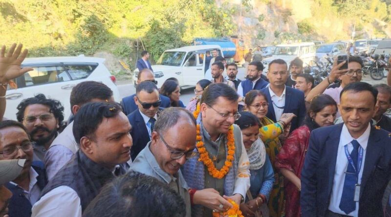 गैरसेंण सत्र के बाद श्रीनगर से सड़क मार्ग से देहरादून निकले सीएम धामी, कहीं भी चाय कहीं किया लोगों से संवाद, ऐसे जीता दिल