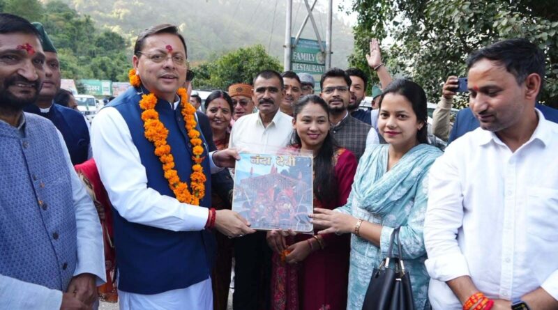 भराड़ीसैंण (गैरसैंण) सत्र के लिए पहुंचे सीएम धामी, आदि बद्री मंदिर में किए दर्शन