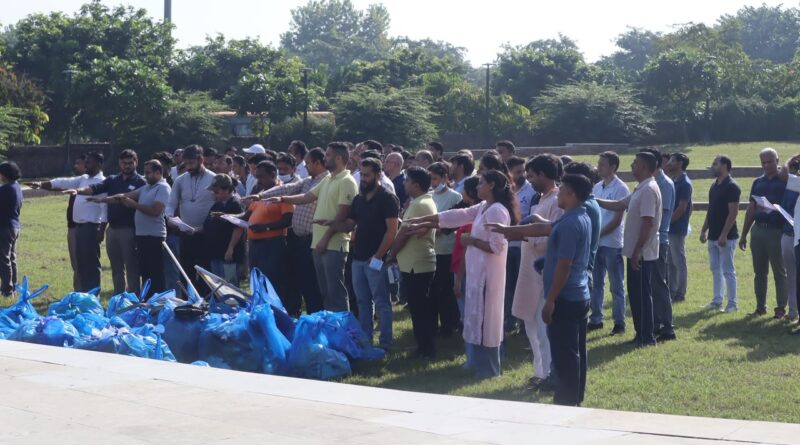 आईआईएम काशीपुर में ‘एक दिन, एक घंटा, एक साथ’ स्वच्छता अभियान