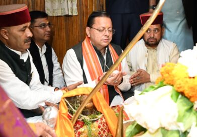 सीएम धामी ने उत्तरकाशी के काशी विश्वनाथ मंदिर में की विशेष पूजा,