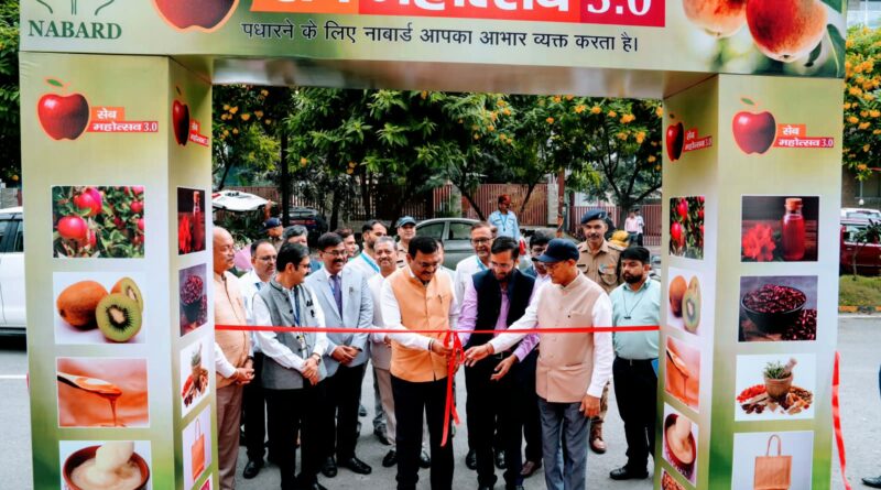 सेब महोत्सव 3.0 का शुभारम्भ: मुख्य सचिव आनन्द बर्द्धन ने उत्पादों के सुरक्षित भंडारण एवं शीत भंडारण की सुविधाओं को बढ़ाने पर भी जोर दिया