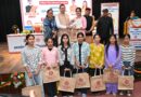 अंतरराष्ट्रीय बालिका दिवस पर मुख्यमंत्री धामी ने 149 मेधावी बालिकाओं को स्मार्टफोन प्रदान कर किया सम्मानित